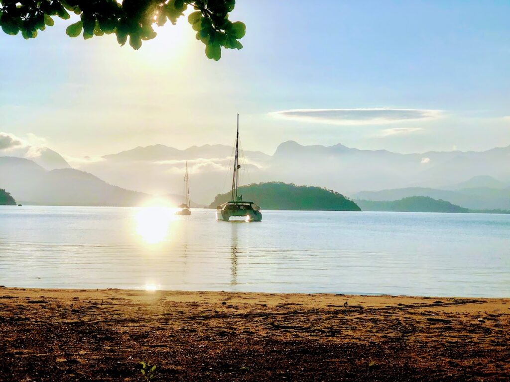 Paraty, beleza natural e história Administração e Multipropriedade de Embarcações
